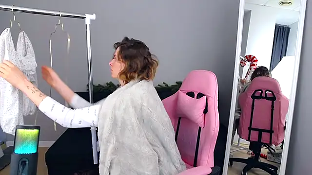 SabrinaRayX online show from 12-14-25, 08:09