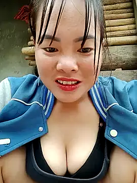 emilyzz online show from 10-26-25, 12:00