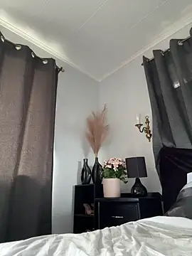 ZoeyJohnson online show from 10-23-25, 07:12