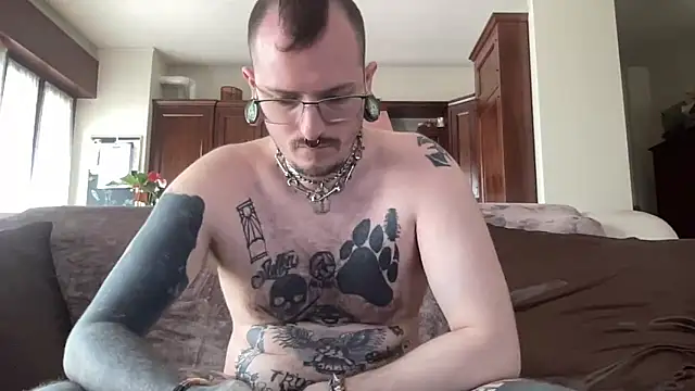 Snapshot of Chaserlovebear chatting on 04-15-26, 12:53 Chaserlovebear online show from 04-15-26, 12:53