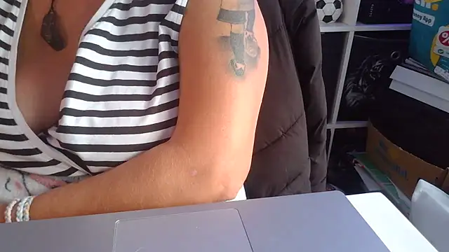 Snapshot of Milf_Lady_Frankfurt chatting on 09-27-25, 12:22 Milf Lady Frankfurt online show from 09-27-25, 12:22