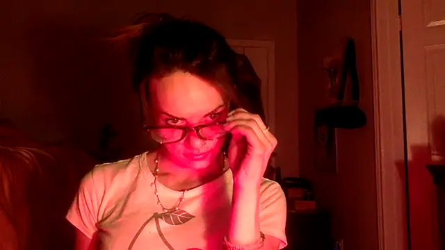 Snapshot of Texxaspearl chatting on 02-18-26, 11:06 Texxaspearl online show from 02-18-26, 11:06