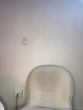 krisstenSantos online show from 10-31-25, 12:57