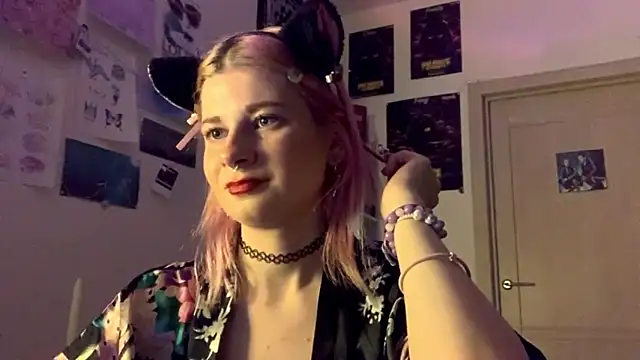 Snapshot of PinkVampire chatting on 10-07-25, 08:43 PinkVampire online show from 10-07-25, 08:43