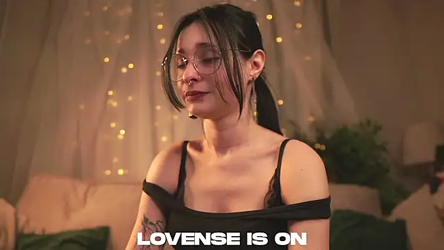 Snapshot of DarcyAspacio chatting on 02-02-26, 11:09 DarcyAspacio online show from 02-02-26, 11:09