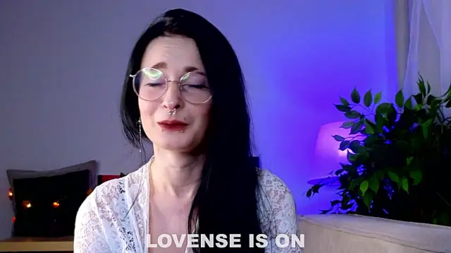 Snapshot of DarcyAspacio chatting on 03-08-26, 11:13 DarcyAspacio online show from 03-08-26, 11:13