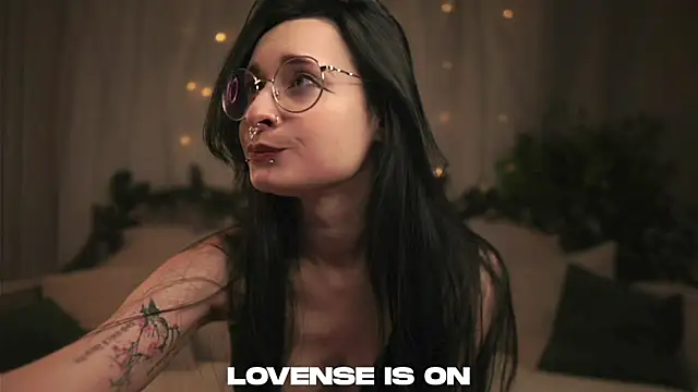 Snapshot of DarcyAspacio chatting on 01-12-26, 11:28 DarcyAspacio online show from 01-12-26, 11:28