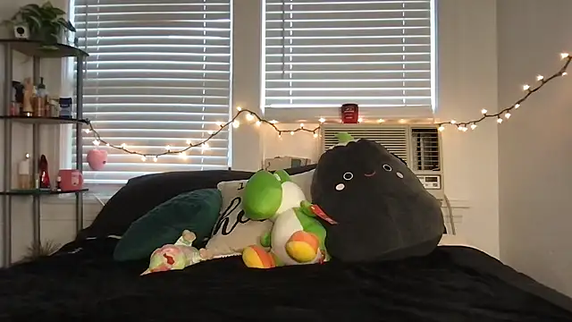 yoursweetestlilly online show from 11-14-25, 04:10