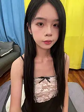 Snapshot of qiqi_x chatting on 10-14-25, 02:28 qiqi x online show from 10-14-25, 02:28