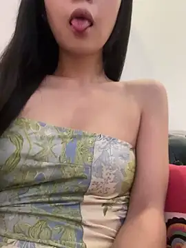 qiqi x online show from 12-22-25, 04:07