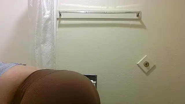 Snapshot of juiicy001 chatting on 02-07-26, 01:41 juiicy001 online show from 02-07-26, 01:41