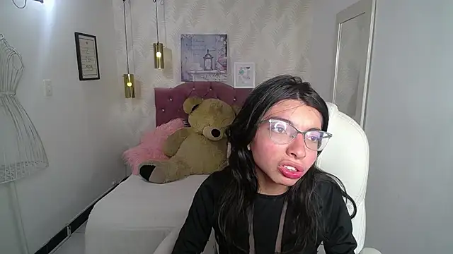 alllyson  online show from 12-04-25, 07:57