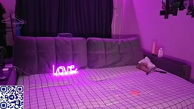 Fafa Fluff online show from 10-19-25, 04:10