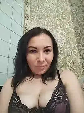 Snapshot of Mia24Blove chatting on 06-04-26, 04:00 Mia24Blove online show from 06-04-26, 04:00