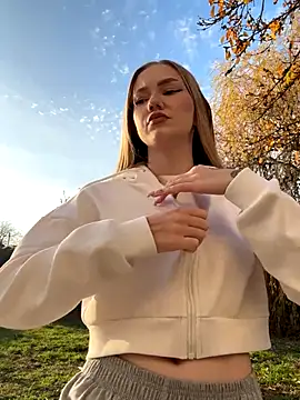 MilaMoone online show from 11-28-25, 12:27