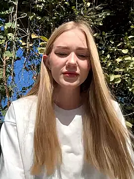 Snapshot of MilaMoone chatting on 09-22-25, 10:10 MilaMoone online show from 09-22-25, 10:10