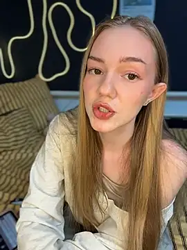 Snapshot of MilaMoone chatting on 05-28-26, 11:16 MilaMoone online show from 05-28-26, 11:16