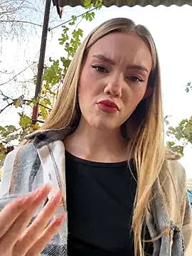 MilaMoone online show from 11-05-25, 09:56