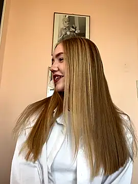 Snapshot of MilaMoone chatting on 09-24-25, 11:39 MilaMoone online show from 09-24-25, 11:39