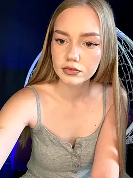 MilaMoone online show from 11-18-25, 11:02