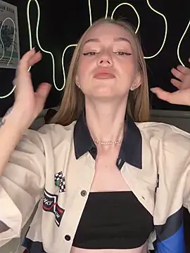 MilaMoone online show from 12-14-25, 11:49