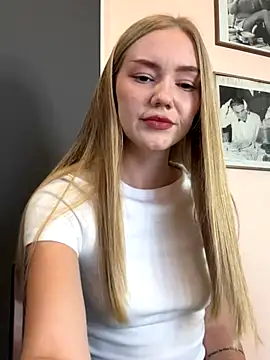 Snapshot of MilaMoone chatting on 09-30-25, 11:49 MilaMoone online show from 09-30-25, 11:49