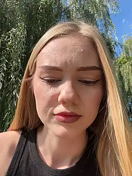 Snapshot of MilaMoone chatting on 09-17-25, 10:39 MilaMoone online show from 09-17-25, 10:39