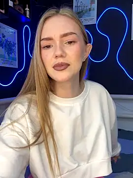 Snapshot of MilaMoone chatting on 10-20-25, 11:11 MilaMoone online show from 10-20-25, 11:11