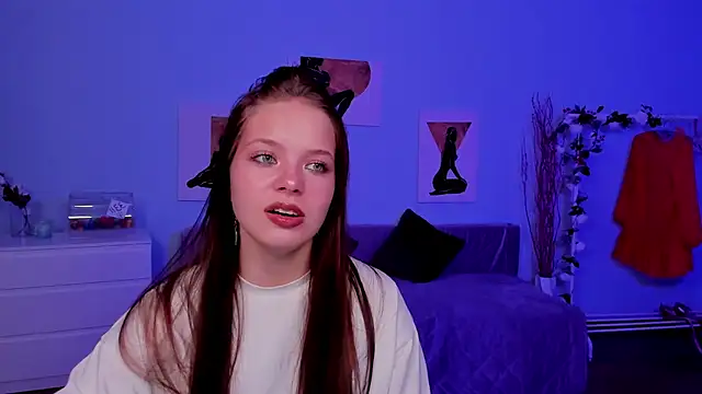 BetsyKiss online show from 10-22-25, 05:18