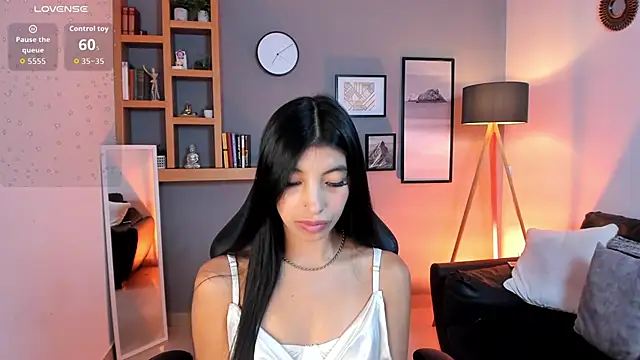 Tiffany Low online show from 04-05-26, 02:46