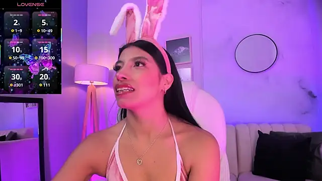 Tiffany Low online show from 10-29-25, 01:32