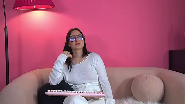 AnneAvery online show from 10-04-25, 06:26