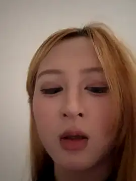 Snapshot of yuki_june chatting on 09-18-25, 07:11 yuki june online show from 09-18-25, 07:11