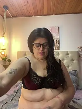 Snapshot of Andrea_secret_ chatting on 07-26-26, 01:40 Andrea secret online show from 07-26-26, 01:40