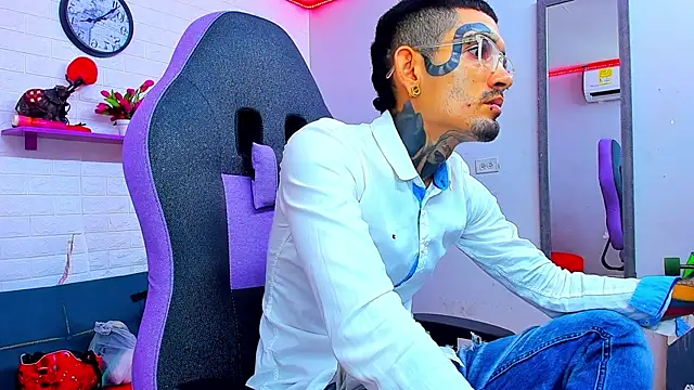 boy tatto777 online show from 09-25-25, 01:50