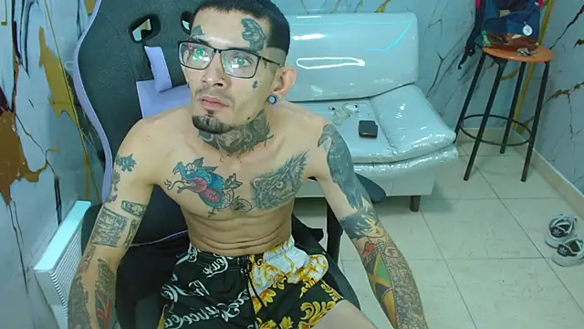 boy tatto777 online show from 04-28-26, 01:37
