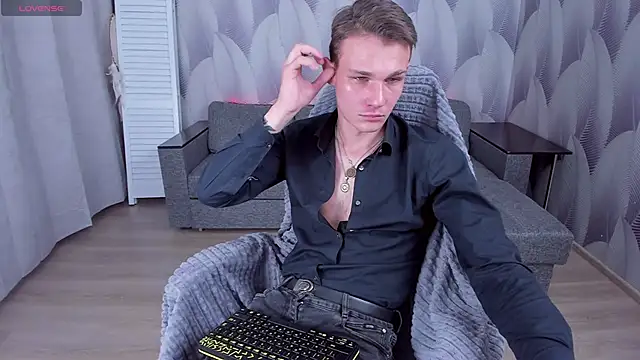 AdamGold01 online show from 10-04-25, 08:43