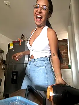 Valerygomez02 online show from 10-17-25, 07:15