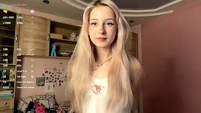 FridaAaberg online show from 10-15-25, 07:16