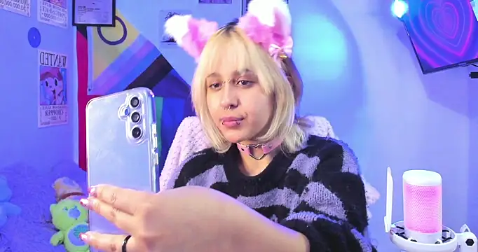 NekoWaifu online show from 11-09-25, 09:41