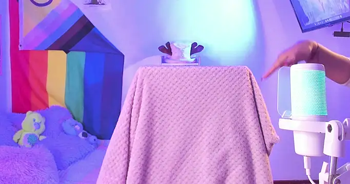 NekoWaifu online show from 11-18-25, 02:09