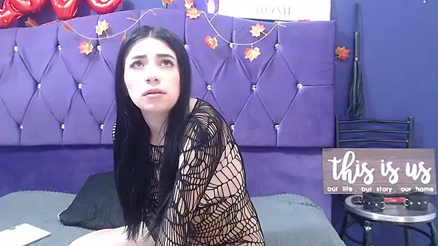 Snapshot of SarayGray chatting on 10-09-25, 07:14 SarayGray online show from 10-09-25, 07:14