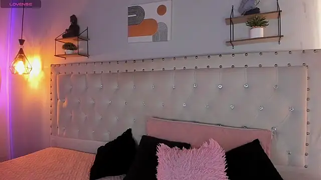 sophiee09  online show from 04-17-26, 02:09