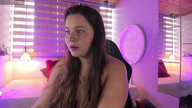 sophiee09  online show from 04-10-26, 01:40