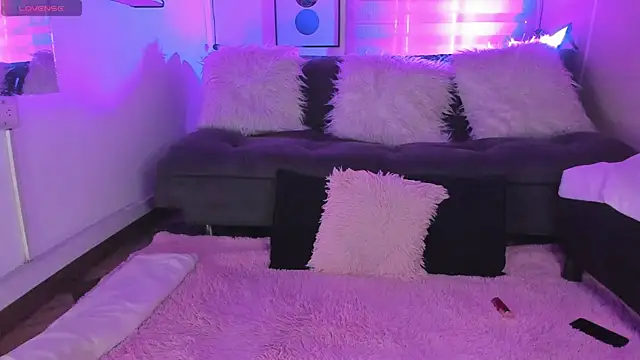 sophiee09  online show from 04-11-26, 01:59