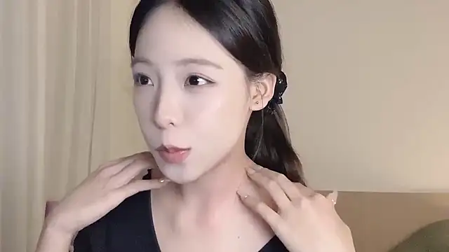 Meng 777 online show from 10-31-25, 02:13