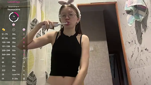 Snapshot of MargarettNewbie chatting on 10-17-25, 04:05 MargarettNewbie online show from 10-17-25, 04:05
