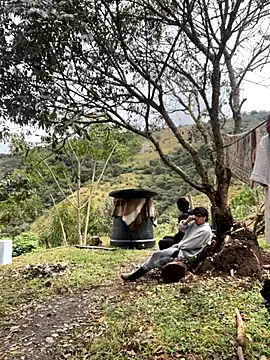 Snapshot of sky-wolves chatting on 09-20-25, 03:39 sky-wolves online show from 09-20-25, 03:39