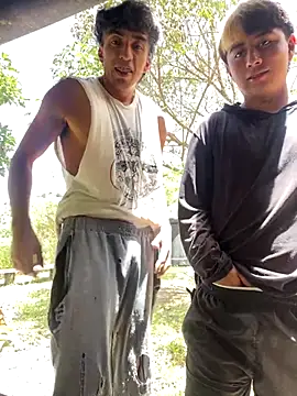 Snapshot of sky-wolves chatting on 09-27-25, 04:35 sky-wolves online show from 09-27-25, 04:35