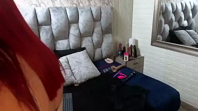 sofiagutierrez   online show from 01-10-26, 03:35